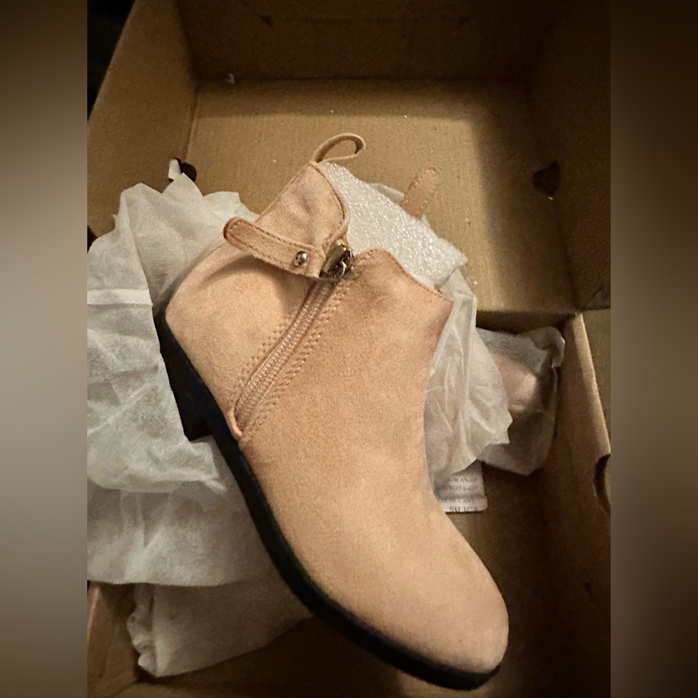 Coutgo Girl’s Kids Ankle Boots Round Toe Faux Suede Low Block Heel Platform - Picture 7 of 7